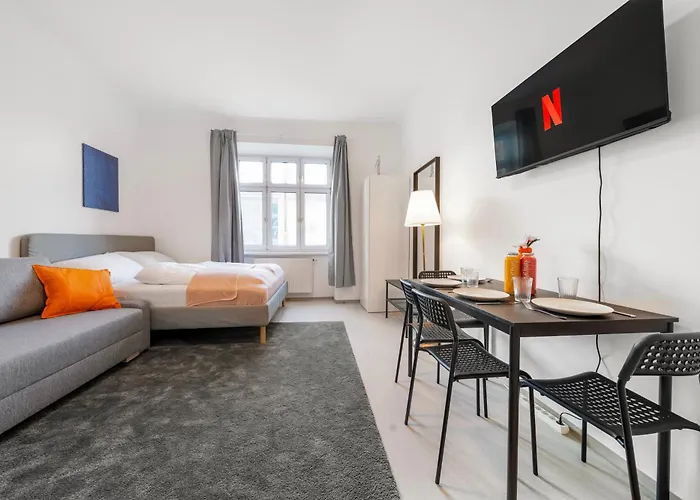 2 Bedroom Apartments, Free Parking, Kitchen, Smart Tv דירה *