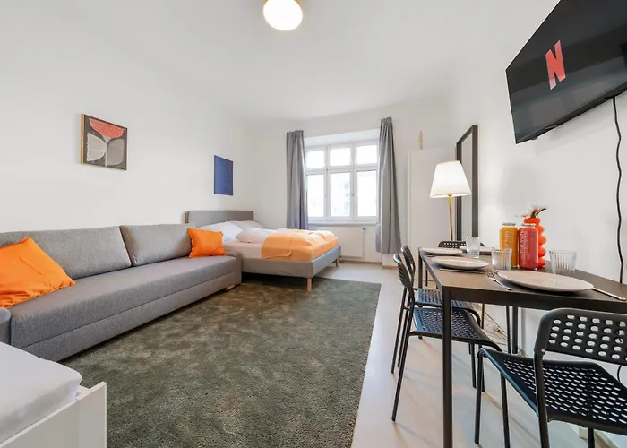 2 Bedroom Apartments, Free Parking, Kitchen, Smart Tv * וינה