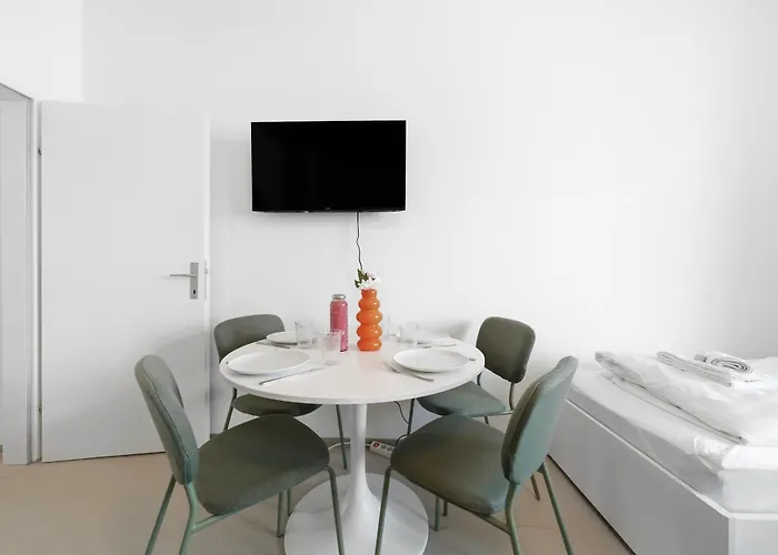 2 Bedroom Apartments, Free Parking, Kitchen, Smart Tv דירה וינה