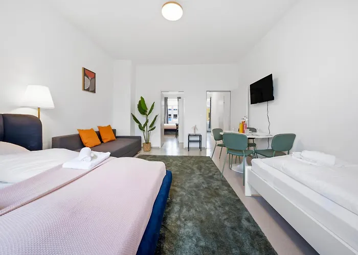 2 Bedroom Apartments, Free Parking, Kitchen, Smart Tv דירה *