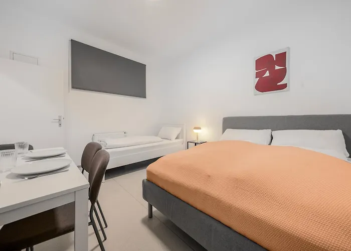 2 Bedroom Apartments, Free Parking, Kitchen, Smart Tv דירה *