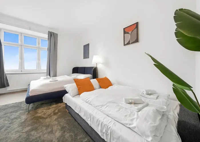 2 Bedroom Apartments, Free Parking, Kitchen, Smart Tv * וינה