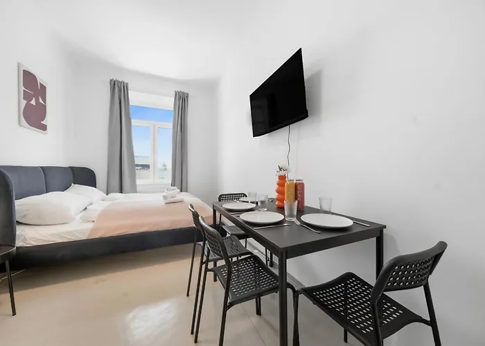 2 Bedroom Apartments, Free Parking, Kitchen, Smart Tv *
