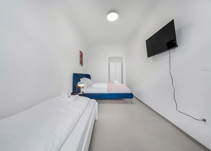 2 Bedroom Apartments, Free Parking, Kitchen, Smart Tv *