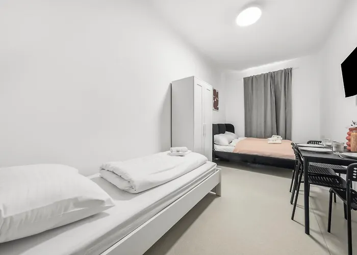 2 Bedroom Apartments, Free Parking, Kitchen, Smart Tv