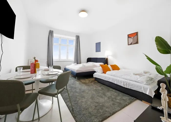 2 Bedroom Apartments, Free Parking, Kitchen, Smart Tv *