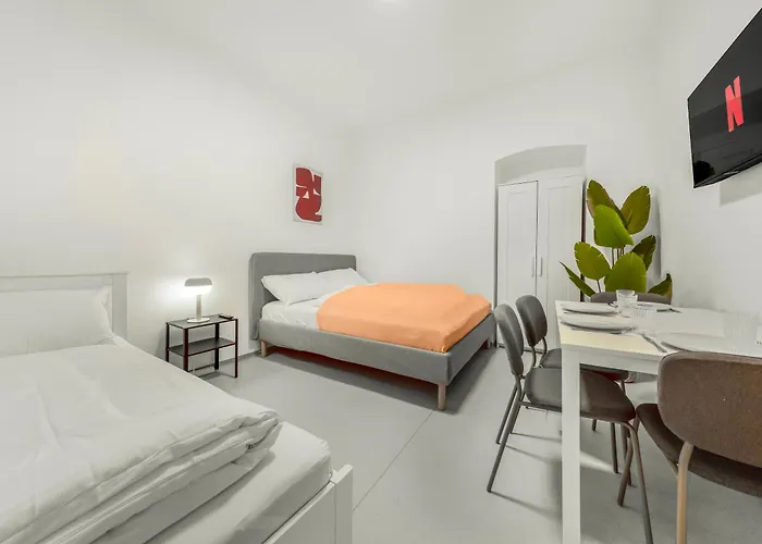 2 Bedroom Apartments, Free Parking, Kitchen, Smart Tv וינה