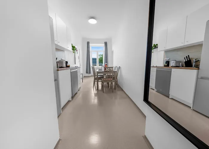 2 Bedroom Apartments, Free Parking, Kitchen, Smart Tv וינה