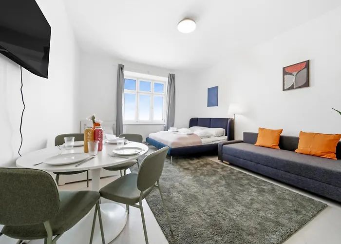 2 Bedroom Apartments, Free Parking, Kitchen, Smart Tv וינה