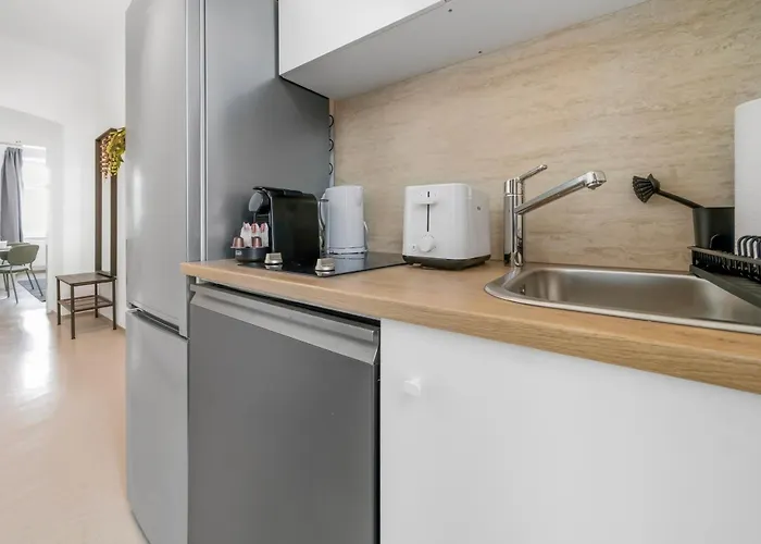 דירה 2 Bedroom Apartments, Free Parking, Kitchen, Smart Tv
