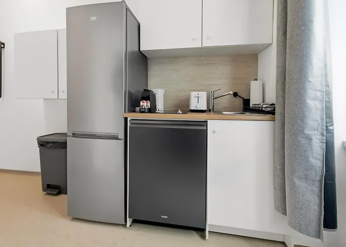 2 Bedroom Apartments, Free Parking, Kitchen, Smart Tv וינה