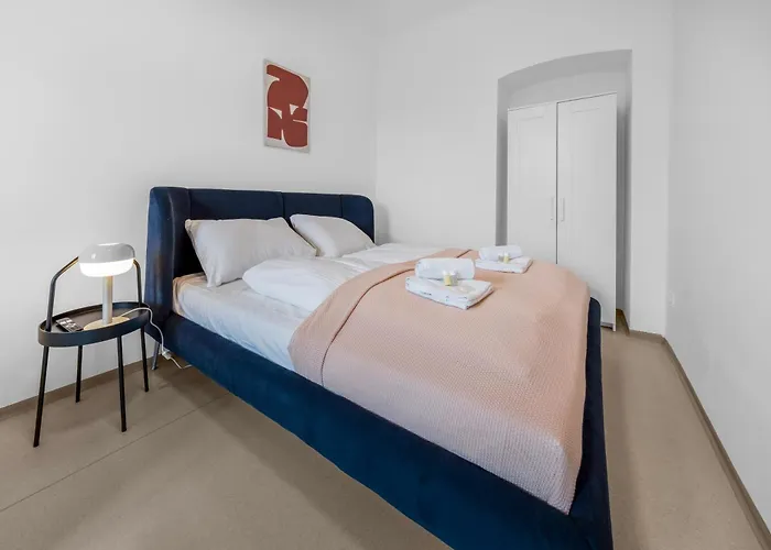 2 Bedroom Apartments, Free Parking, Kitchen, Smart Tv * וינה