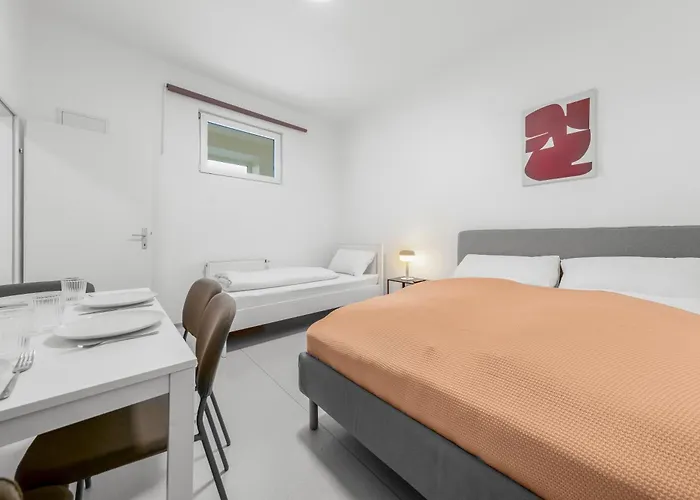 2 Bedroom Apartments, Free Parking, Kitchen, Smart Tv דירה *