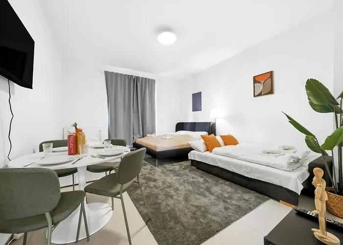 דירה 2 Bedroom Apartments, Free Parking, Kitchen, Smart Tv וינה